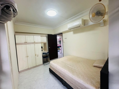 Big & Cozy Room with AirCon - near Queenstown MRT- $1350 - Available on end of April 2024