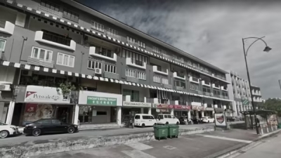 very huge common room for rent @ two storey apartment