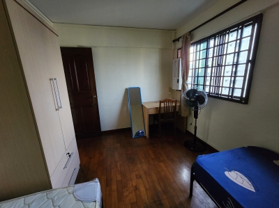 Looking for one female roommate to share Common room @ (Serangoon ave 4 Blk 222)