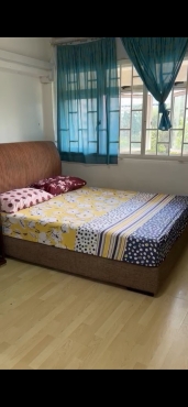 Big Common Room to rent at boon lay for couple or two ladies