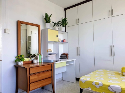 One lady roommate to share common room