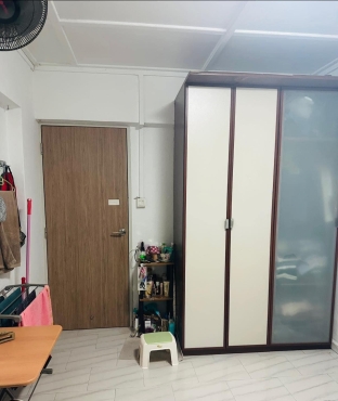 Looking For one female to share common room(Long Term)
