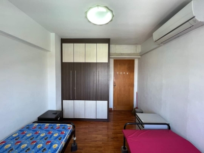 One Male Roommate (Common room) for rent near pioneer MRT. (4min walking distance) S$575/Pax (Long/ Short Term)