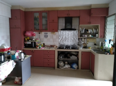 Owner Ad：One lady to share HDB Master room 