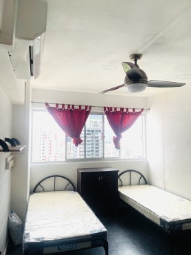Toa Payoh, looking for one male roommate to rent short/long term available.