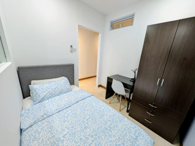 Available Immediately-5 Co Living Rooms at Lakeholmz