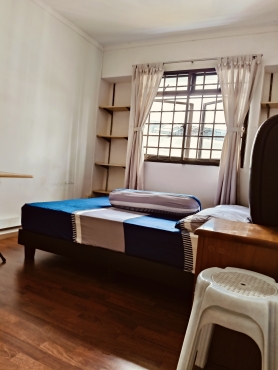 2 Gents or couple for Master Bedroom