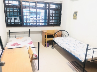 One Lady to rent in common room near lake side mrt