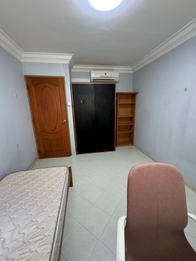1 Lady Single Room for rent