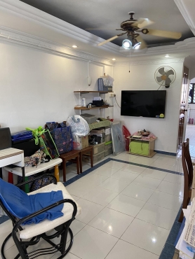 One common room to rent for shared one female