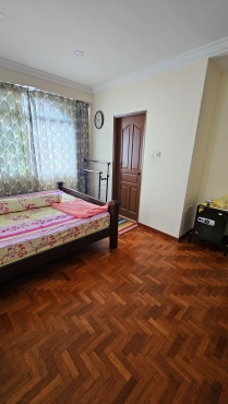 3 mins walking to Kembangan MRT Master bedroom