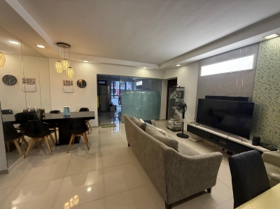 looking for One male roommate (Big Common room) @ Boonlay Mrt
