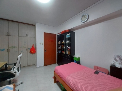 Master room available for 1 female (2person share room)