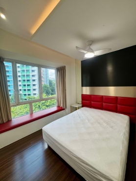 Condo Master room to rent (near woodlands south brown line)