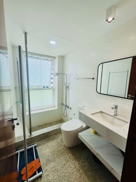 Condo Master room to rent (near woodlands south brown line)