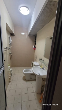 Looking for a male roommate (long-term stay) at 219D Bedok Central