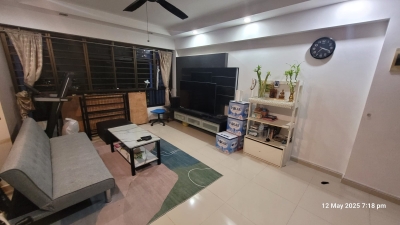 Looking for a male roommate (long-term stay) at 219D Bedok Central