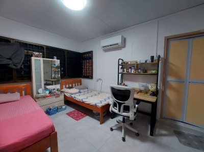 Master Room အတွက် မိန်းကလေး တစ်ယောက် ရှာနေပါတယ်