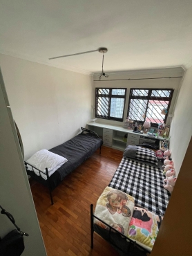Looking for One Girl Common Room Share 2 person 