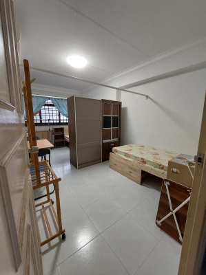 @🤗 Looking for 2 Females to Occupy Spacious Master Bedroom with Air-con & Washing Machine near Woodlands MRT and 888 Plaza 🤗@