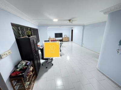 အစိမ်းရောင်လိုင်း Common and Master room for rent