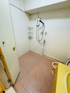 Master Bed Room(only 4 pax stay)