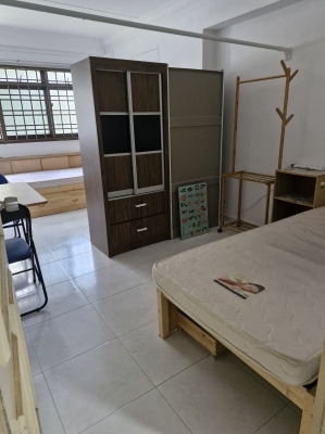 @🤗 Looking for 2 Females to Occupy Spacious Master Bedroom with Air-con & Washing Machine near Woodlands MRT and 888 Plaza 🤗@