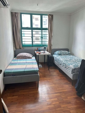 ယောက်ျားလေး တစ်ယောက်စာ Admiralty မှာ Common Room share ဖို့ အခန်းလေးရှိပါတယ်