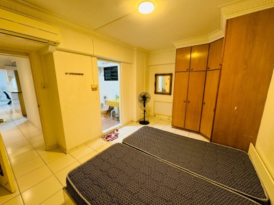 Master Bed Room 3minute walk to Yew Tee MRT