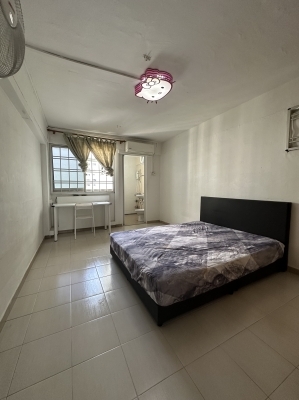 Big Master Bedroom & Common Room @ Yishun