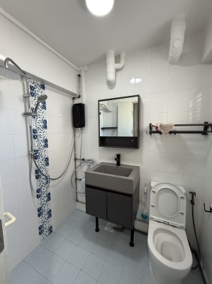 (YISHUN MRT) NEWLY RENOVATED MASTER BEDROOM