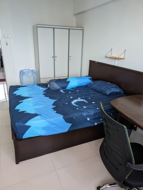 Spacious Common Room for one lady