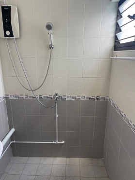 Master Bed Room For Rent Near Chinese Garden MRT