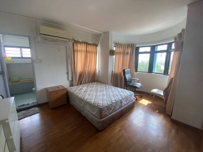 Executive HDB Master Bedroom for Rent (Couple or 2 males)