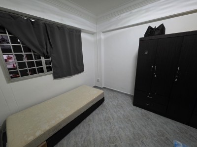 $550-Sembawang HDB common Room with AC  ငှါးရန် (Female)