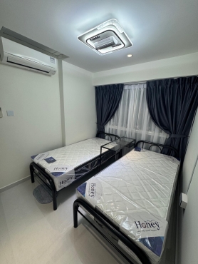 Sembawang MRT အနီးတွင် အမျိုးသမီး 1 ယောက်အတွက် Common Room (Share room-made) ငှားရန်ရှိသည်။