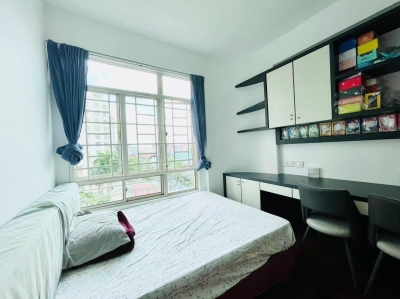 🏠 Available Condo Big Common Room to Rent