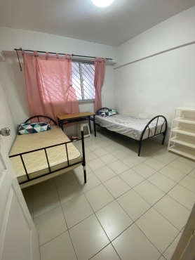 SPACIOUS COMMON ROOM