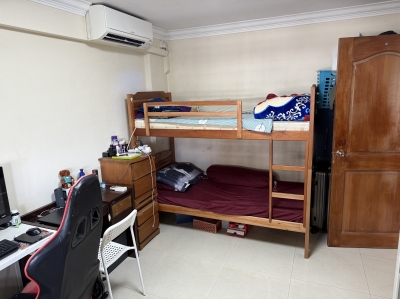 Shared Room/male only/near commonwealth mrt
