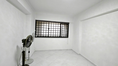 Hougang MRT, common rooms 