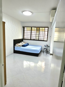 Hougang MRT, common rooms 
