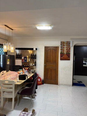 Choa Chu Kang MRT နားမှာ Common Room ၂ ခန်းငှားဖို့ရှိပါတယ်