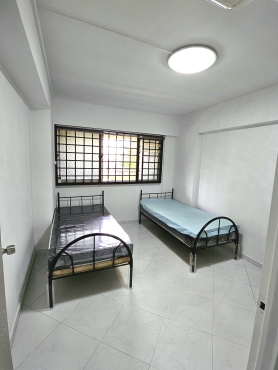 Hougang MRT, common rooms 