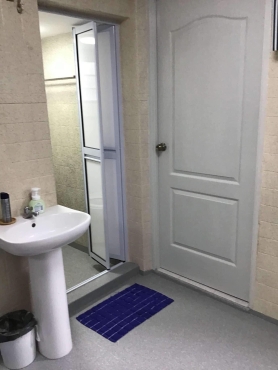 Looking for one lady room mate/ 2persons/couple