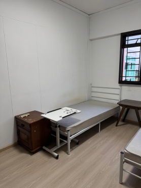 Shared room avaliable  for one female roommate @ Woodlands South Mrt(TE line)