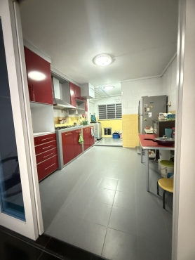 Big Common room for Couple/ 2 Females ( 2 pax/ room)