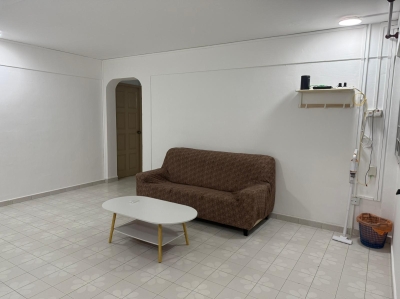 HDB common room (one female) for rent at Lentor/Mayflower