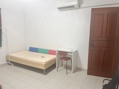 Looking for one lady roommate for common room at Tampines
