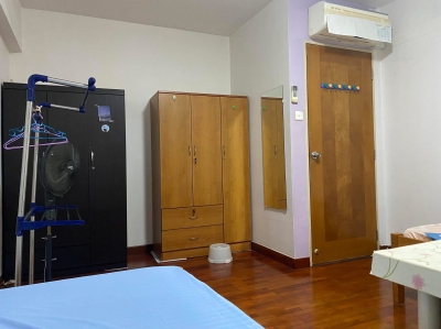 One Lady Share in Common Room