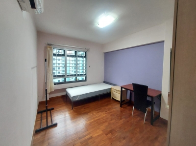 COMMON ROOM FOR RENT CLOSE TO PIONEER MRT